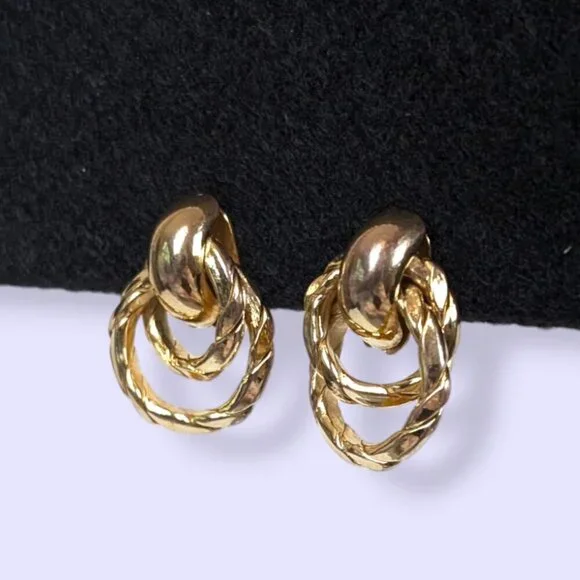 (2/$20) Vintage Gold Tone Cut Out Earrings - Picture 3 of 5